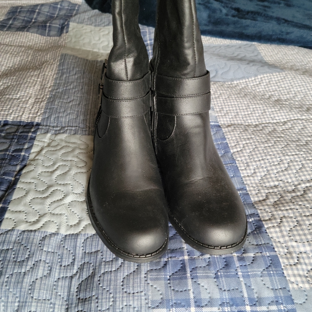 Black  boots